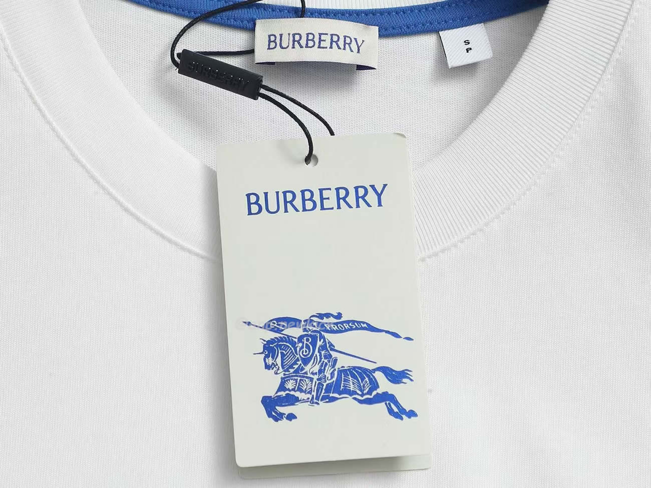 Burberry Equestrian Knight Detail Cotton T Shirt (2) - www.newkick.org